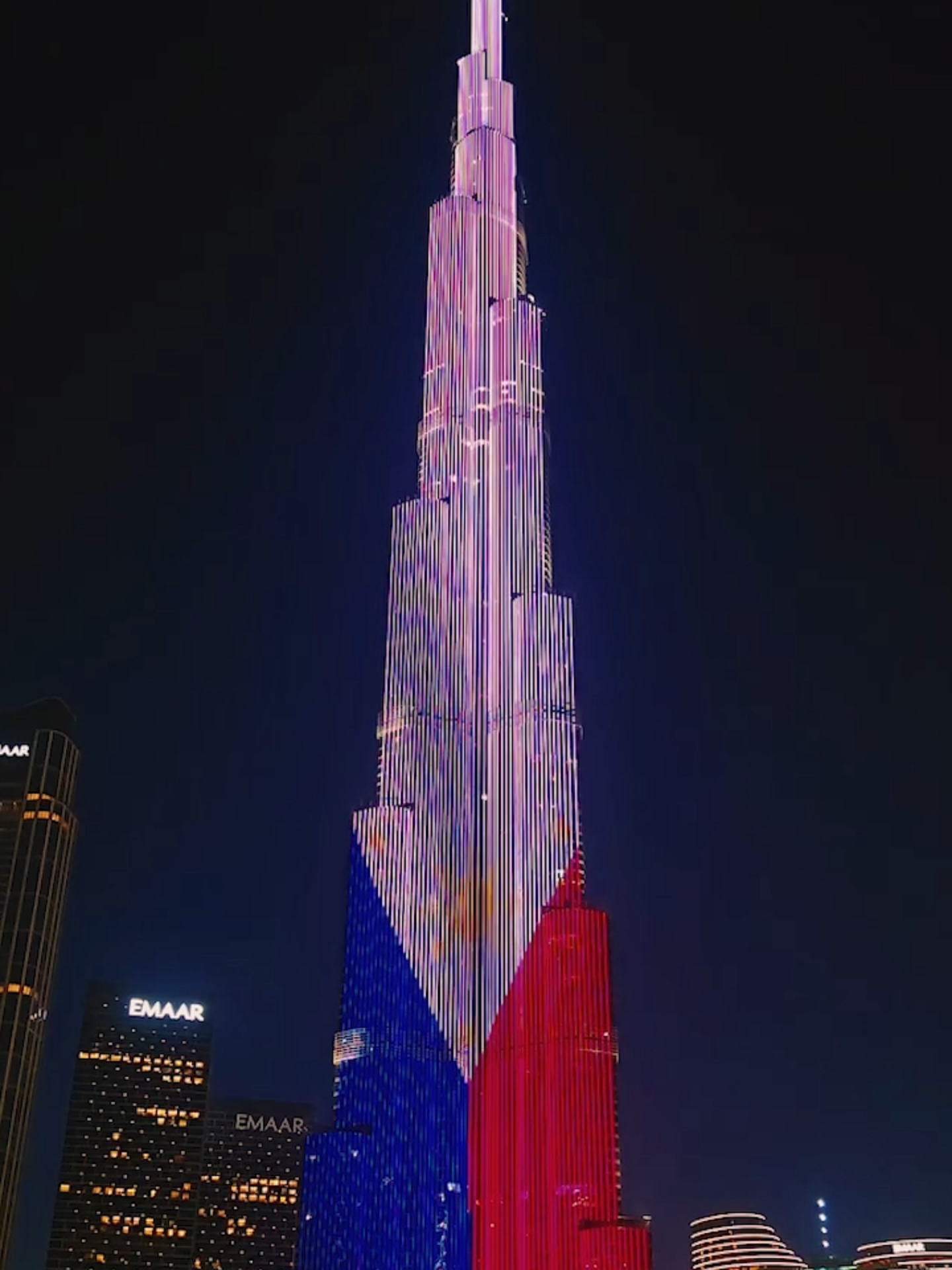 Burj Khalifa displays the Philippine Flag in full color 🇵🇭🇵🇭🇵🇭 Celebrating the 127th anniversary of the Independence of the Philippines. #Kalayaan2025 #ArawNgKalayaan #PhilippineIndependenceDay #PhilippineIndependence #lokalcebuano