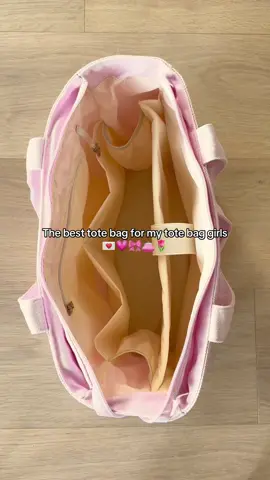 I’ve been looking for the best tote bags for school and college when it comes time for back to school and I think I’ve found it!! This is the Cloud Nine tote bag Laptop Tote and it’s got so many pockets. It has a laptop compartment, pocket for your bottles, wallet, pouches and so much more. It’s even big enough to fit my binder and school books! #totebag #whatsinmybag #totebaggirl #backtoschool #besttotebag #besttotebagsforschool #totebagwithpockets #schoolbag #collegebag #unibag