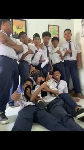 dipilihh#fyppppppppppppppppppppppp #lewatberandafyp #xyzbca #4U #moots? #tegallakalaka #satoeatap54 #VIID #fyppppppppppppppppppppppp 