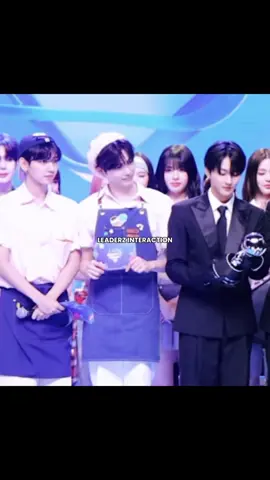 such a cute little moment #boynextdoor #enhypen #zerobaseone #sunghanbin #myungjaehyun #jungwon 