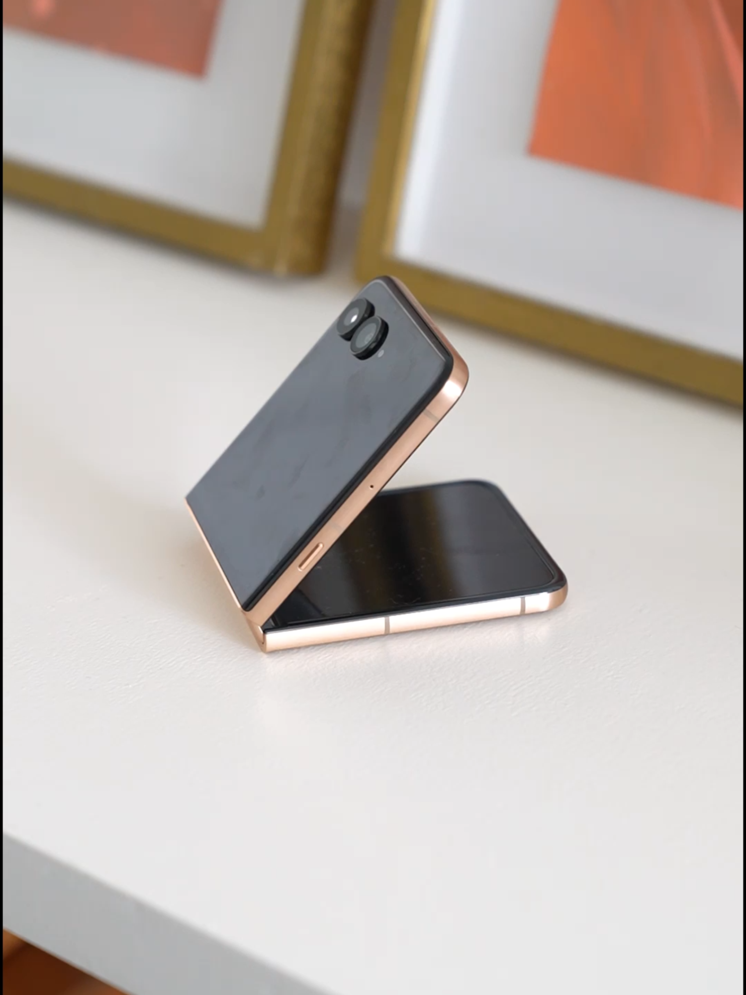 ASMR: Confirmá si también sos fan de ese sonido 💗 Y lo mejor: podés seguir disfrutando del #motorolarazr 60 ultra desde su pantalla externa 😍 #asrm #razr60ultra #razr60 #motorola