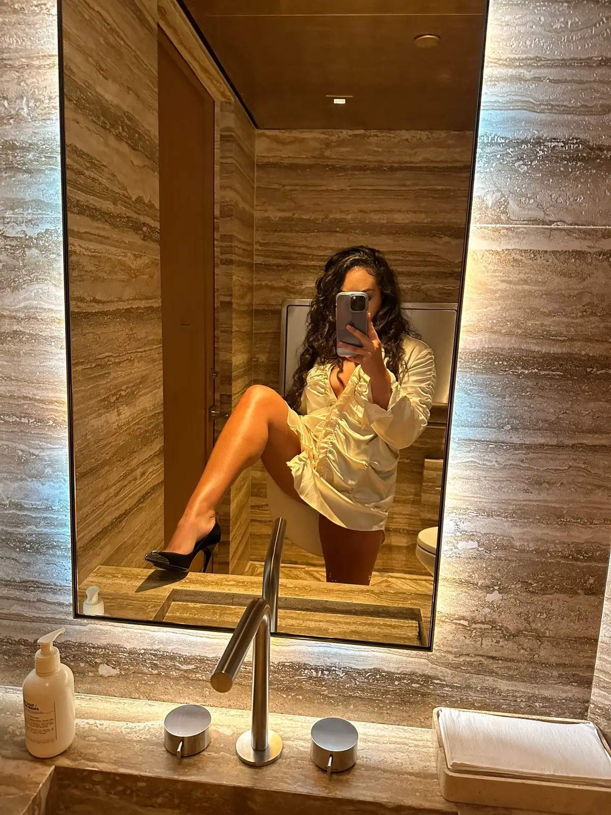 #femsoftiktok #wlw #outfitinspo #outfitideas #foryou 