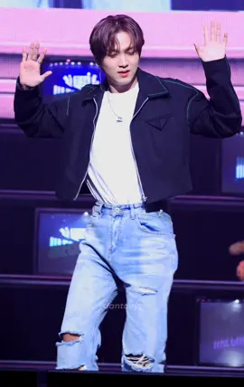 Klo gak ngebiasin hc mana bisa liat dia geal geol centil maut begituw 🙂‍↔️💃🫠 #해찬 #HAECHAN #NCT 