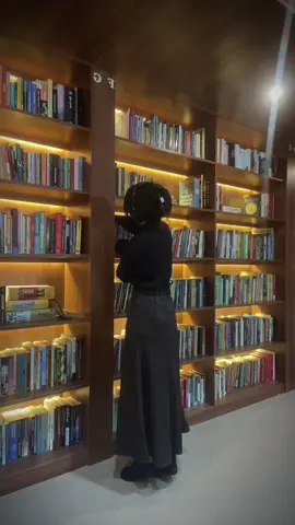 📚🎧#library #darkacademia #Vlog #fyp #OOTD 