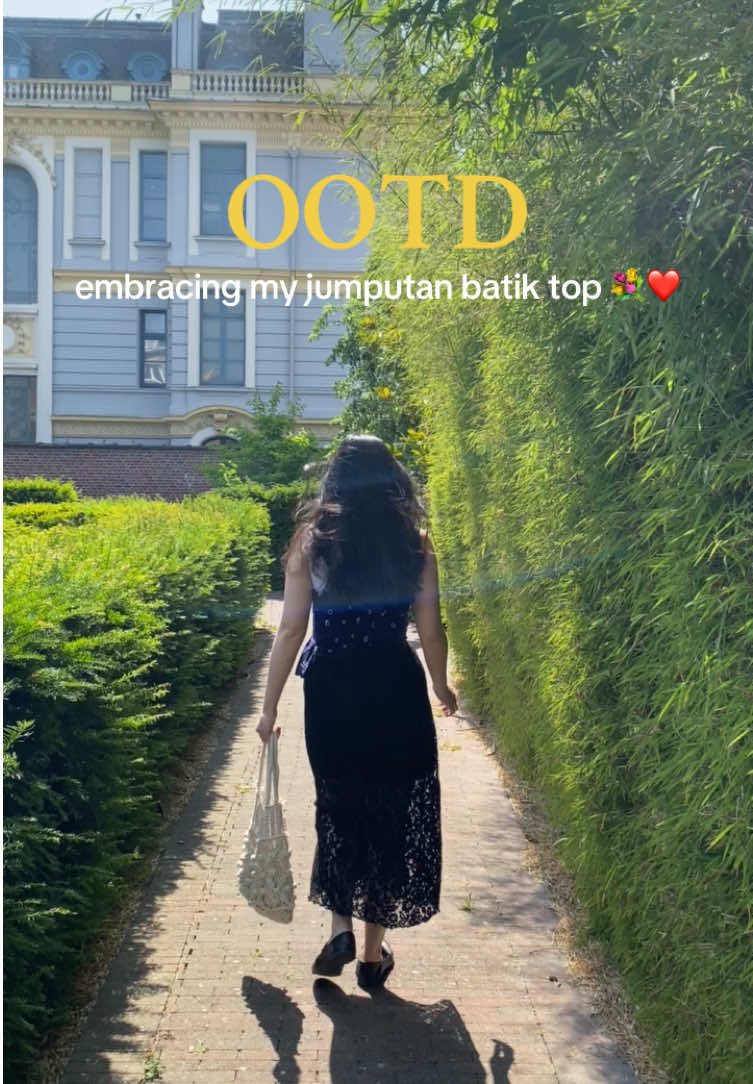 outfit of the day♥️✨ #jumputan #ootdbatik #ootdindonesia #ootdparis #ootdfashion #fashion #livingabroad #ootdinspiration 