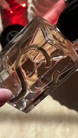 @Armani beauty Si ✨✨ A scent that whispers elegance and lingers like a timeless memory. Sì Eau de Parfum - a modern classic for the confident, feminine soul. Notes of cassis nectar, modern chypre and light musky wood create a symphony of sensuality and strength. #armanibeauty #armanisiperfume #perfumetiktok #makeup #beauty @Boots UK 