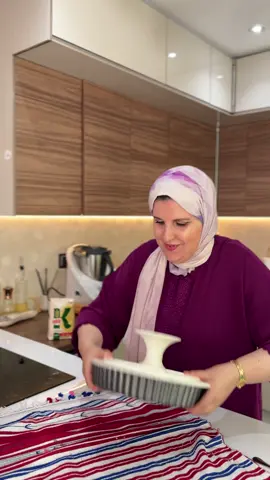اسرع وألذ طريقة باش توجدوها وخصوصا هذا وقتها راه مايمكنش شحال لذييييييذة  المكونات  نصف لتر حليب  عواد القرفة  سمن  نصف ماء الزهر  كيلو كسكس رقيق @kenzmaroc  نصف كاس زيت ء زبده  حليب مركز محلى أو سكر الصقيل  كوك اختياري  ماء فواكه جافة حسب الرغبة عسل وكراميل وزبدة #حليمةالفيلالي #وصفات_سهله #سفة_مغربية