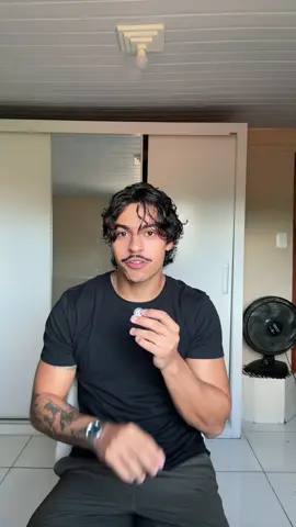 É o meu jeitinho (já tomei mt no cu pq me levaram a sério demais, mas acontece 🤩😍)