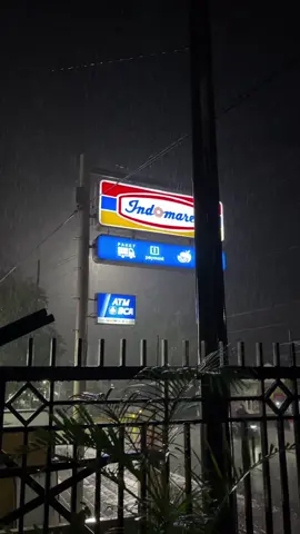 Butuh stock video mentahan kayak gini ?? Buruan join grup tele di bio gaes.  #videomentahan #mentahan #semarang #mentahanhujan #hdvideo #gruptele #hujan #indomaret #mentahanindomaret 