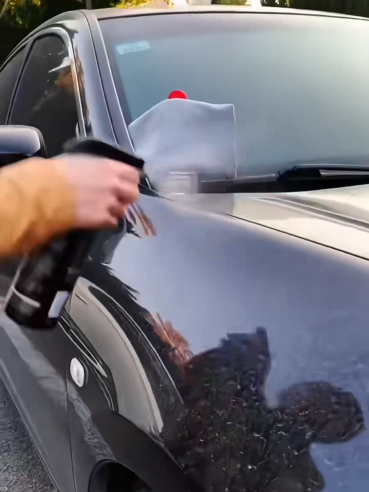 Phủ bóng nano Ceramic sản phẩm không thể thiếu cho người yêu xe. #phunano #phubongson #nanopray #phunanokinh #xitoto #magicgem #chaixitphubong #phubongdenoto #xeyeu #yeuxe