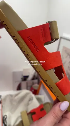 crushing hard on this new chypre color ❤️