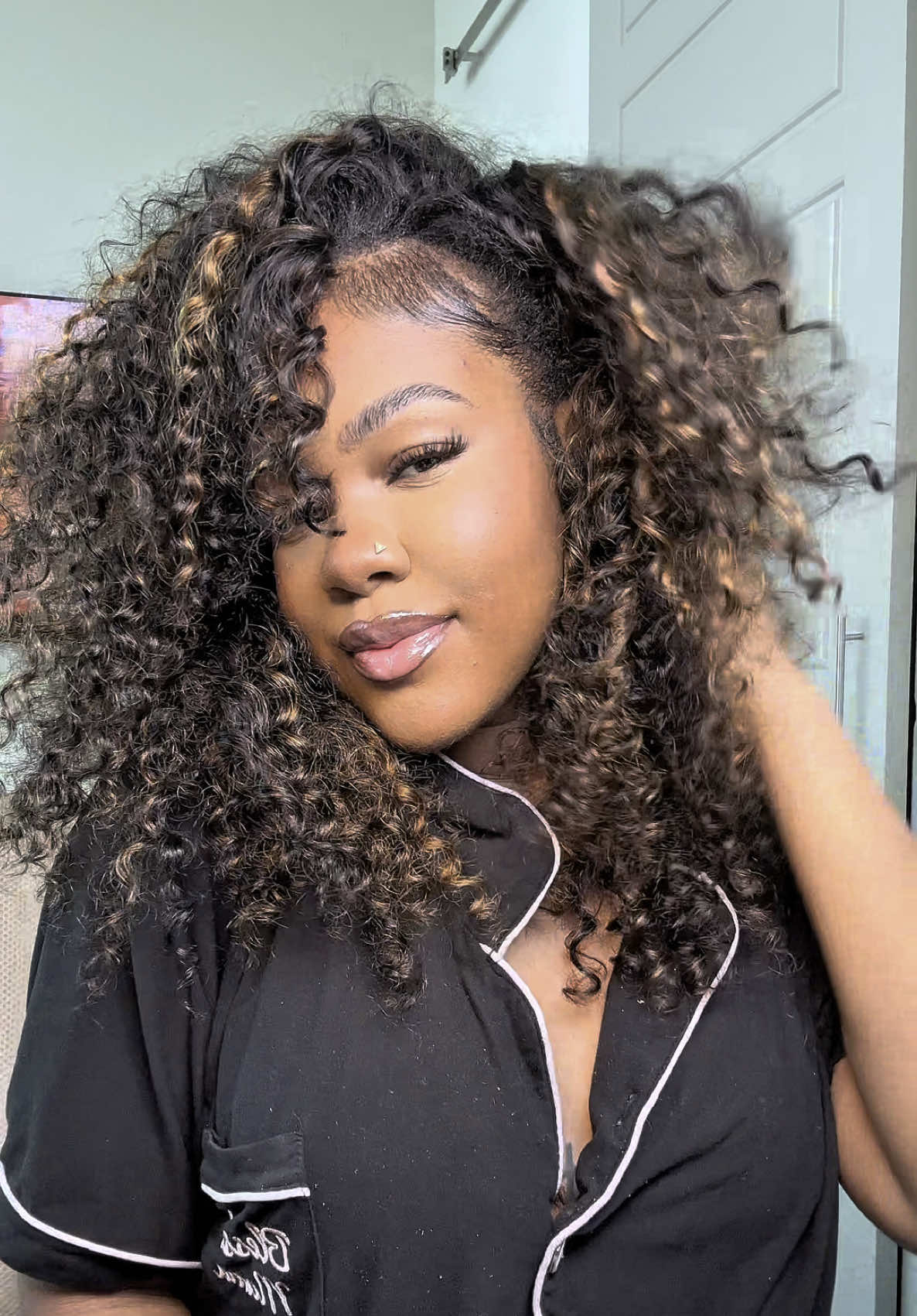 I pull this out when I want a little pop of color for the day. Wig from @Wavymy hair @Wavymyhair #tiktokshopsummerturnup #tiktokmademebuy #halfwig 