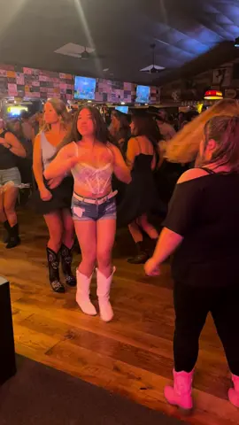 ✨Fake ID✨ Line Dance! So much fun and also a cardio dance as well! I just learned tonight here at Renegade Country Bar!! #linedance #sandiego #sandiegolinedancing #dance #linedancersoftiktok #fyp 