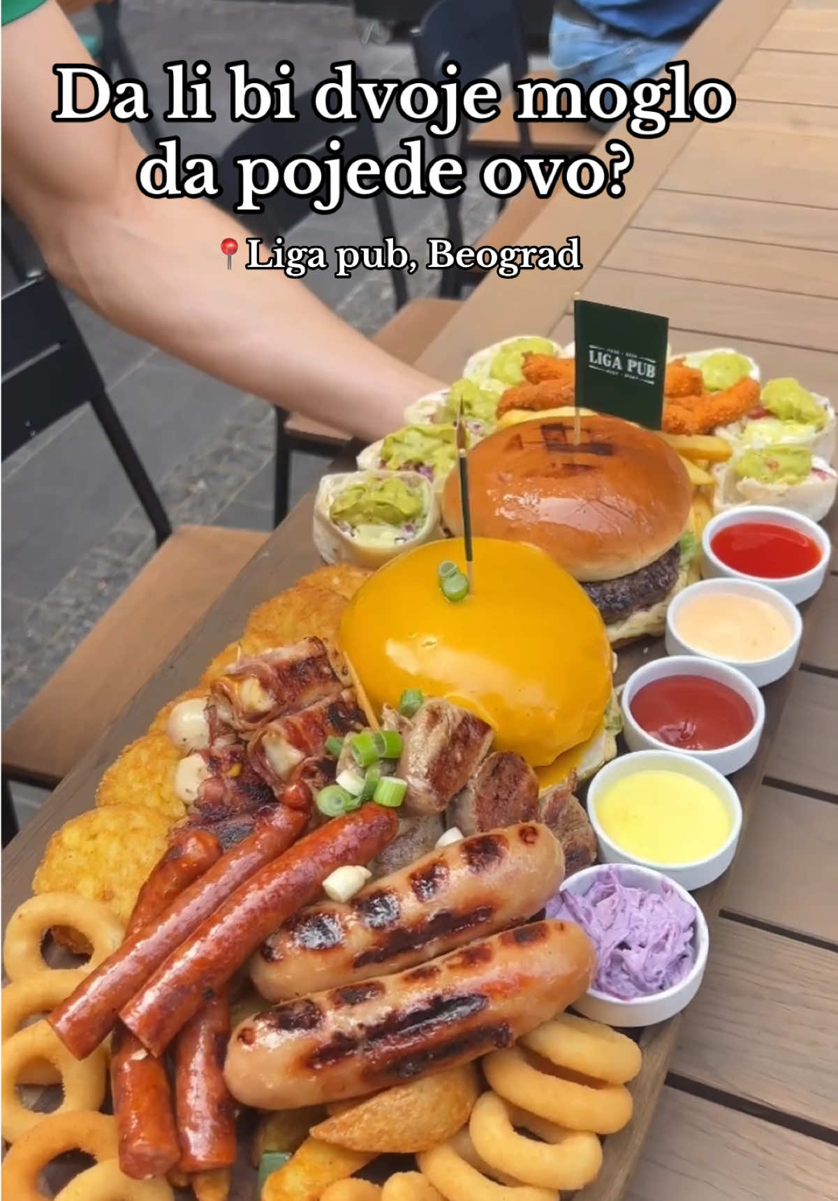 Da li bi dvoje moglo da pojede ovo? Liga pub, Beograd #balkanfyp  #belgrade  #Белград #preporuka #hrana #ukusnahrana #belgradefood #beogradrestorani  #balkanfyp 