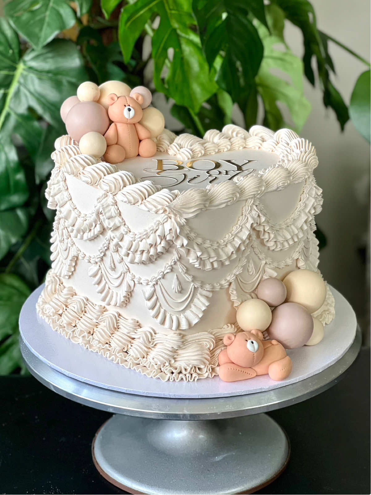 IT’S A GIRL!! 🧸💕 this is definitely one of my favourite vintage cakes  I’ve made so far, she’s so prettyyyy . . . #kutiwacakes #caketok #fyp #manchester #cakedecorating #cakevideo #caketiktok #manchestercakes #piping #pipingvideo #cakeinspo #cakeinspiration #cakeart #cakedecor #cakedesign #cake #cakeboss #heartcake #vintageheartcake #genderreveal #genderrevealcake #vintagepiping #itsagirl #boyorgirl 