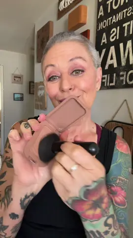 Blur Away Your Neck Wrinkes! @NYX Cosmetics MX  #bronzer #creambronzer #bronzers #nyxbuttermeltbronzer #bronzeymakeuo 