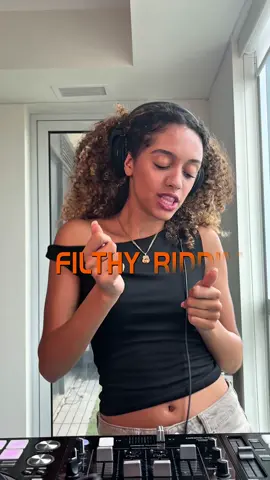 How well do you know this Riddim???  #jamaicantiktok🇯🇲viral #filthyriddim #filthyriddim1998 #1998 #djsilvera #mrvegas #beenieman #spraggabenz #90sdancehall #dancehall #music #fyp #femaledj 