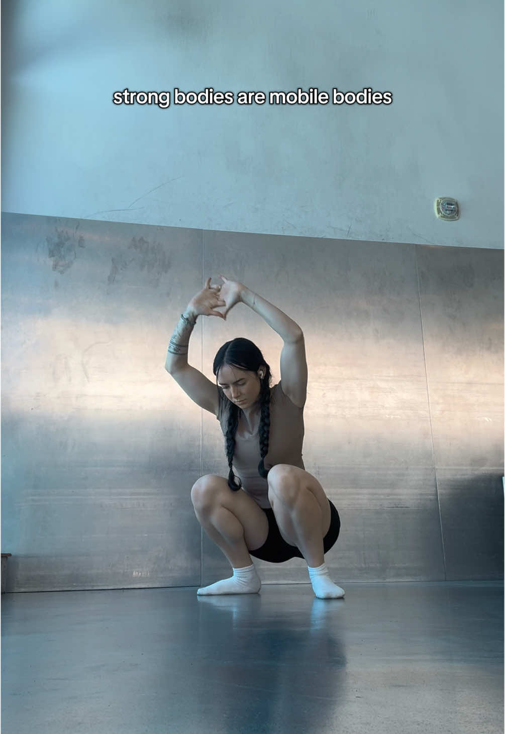 Steal these exercises if you want a functional body 🤸🏻‍♀️💕 #mobilitytraining #mobility #mobilityworkout #calisthenicslegs #calisthenicsgirls #calisthenics #beginnercalisthenics #calisthenicsworkout #bodyweighttraining #bodyweightworkout #fypシ 