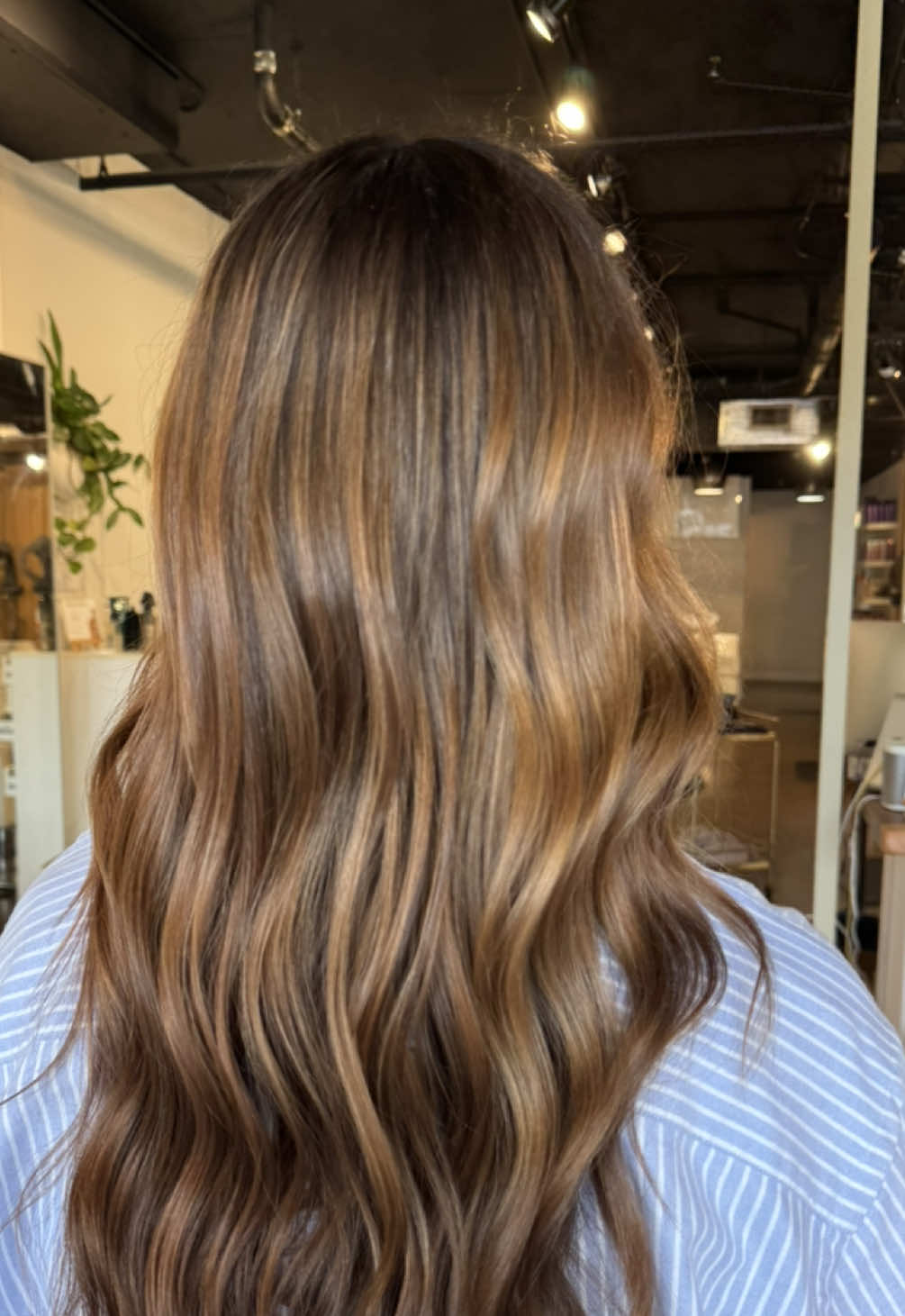 The secret to seamless, lived-in color? Let me show you 😉  #sandiegohairstylist #sandiegohairsalon #balayage #balayagehair #balayagehighlights #balayagespecialist #behindthescenes #behindthechair #hairtok #explore #foryoupage 