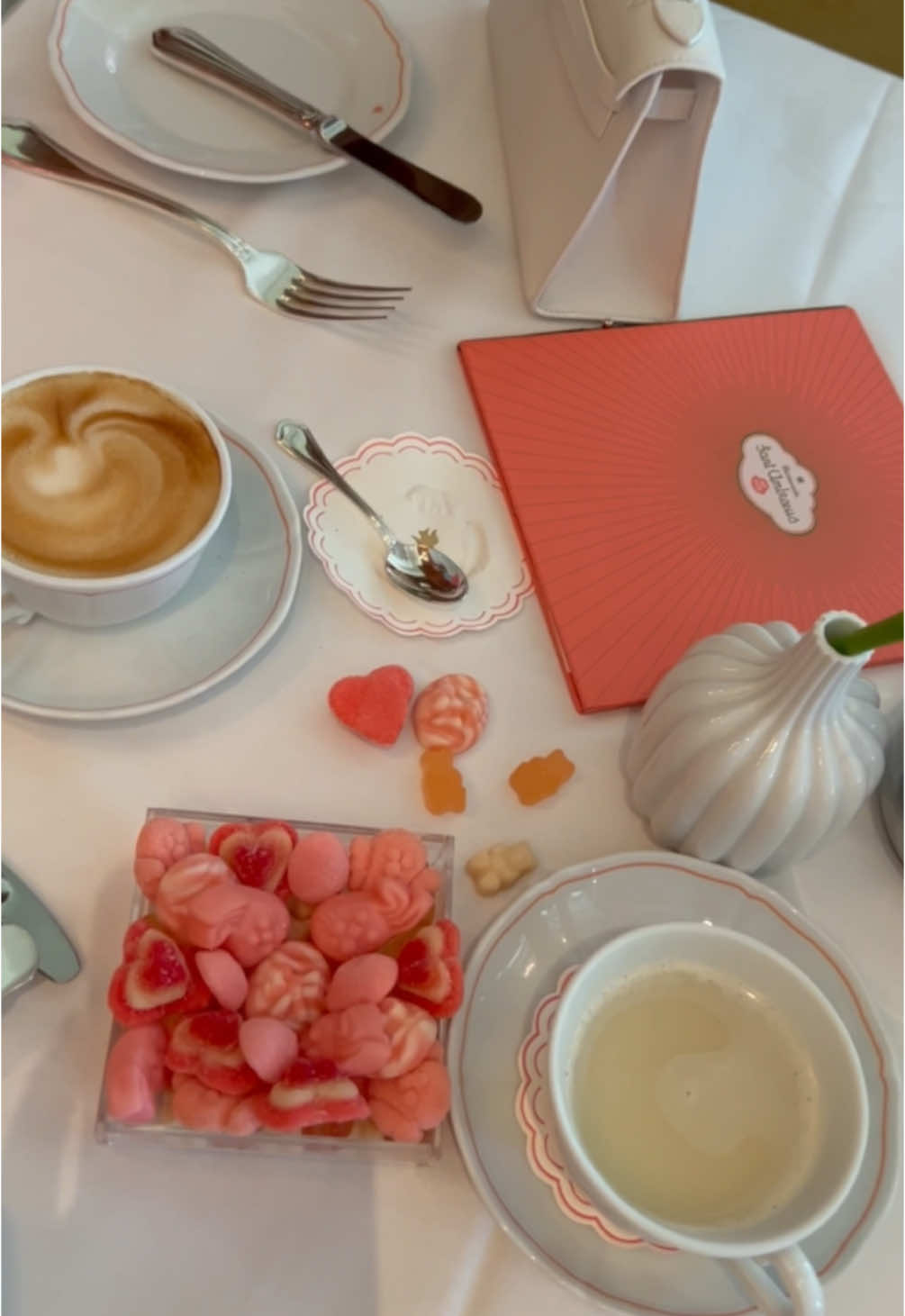 Pink is truly a way of life 💕💖💗🌸🎀🍬👛 #rubybond #candy #pinkaesthetic #pink #coffeetalk #santambroeus #palmbeach 
