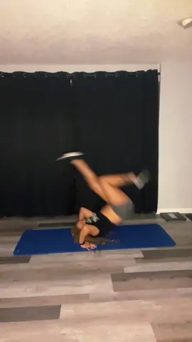 The mat slid🤦🏽‍♀️ but the show must go on ig bc I was too tired to do it again  #fyp #gymnastics #workout 