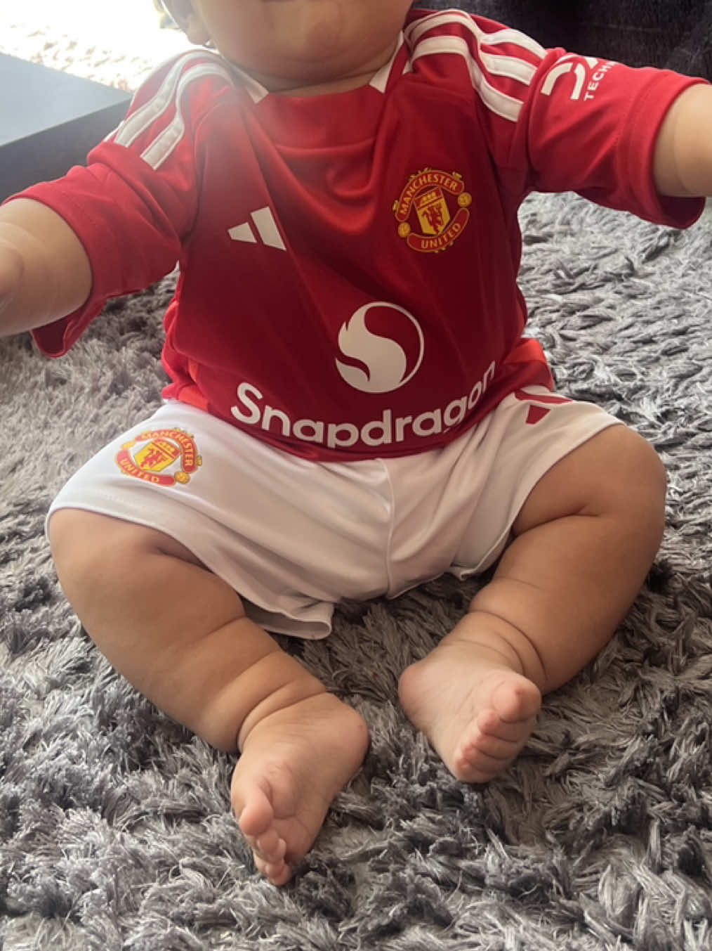 Dad duties 🤝🏼 #fyp #xyzcba #manchesterunited #manutd #manchester #football #youngfootballer #dadlife #boydad #family 