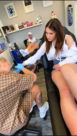 getting our bodies coloured in by @LG 