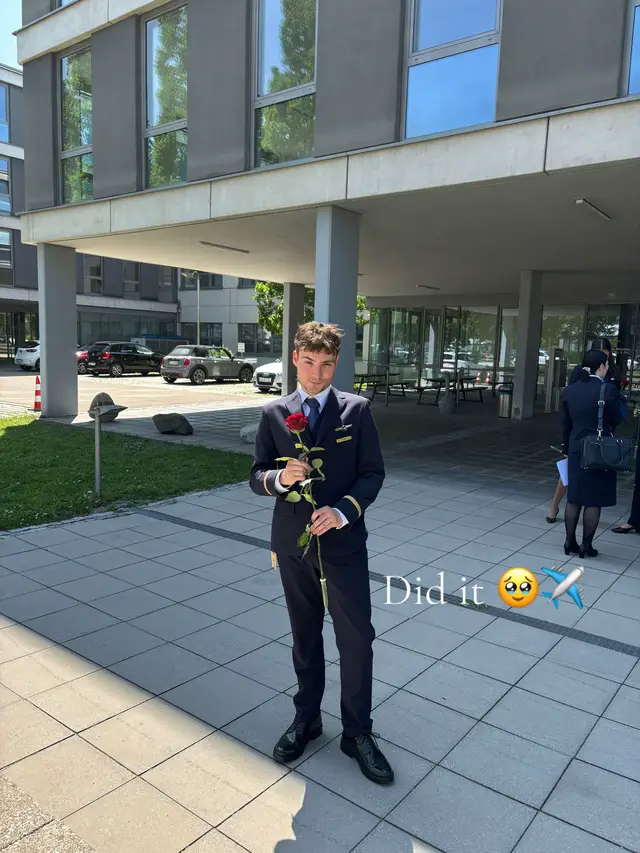 always happy landings! 🫶🏻✈️ #cabincrew #flightattendant #lufthansacityairlines #lufthansa #aviation #fyp 