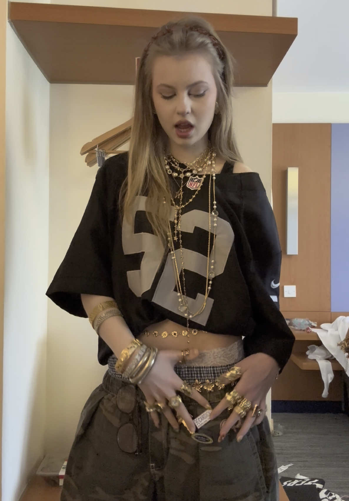 #fashiontiktok #OOTD #goldjewelry #swag #fashionfriends #streetwear #maximalistjewelry #chunkyjewelry 