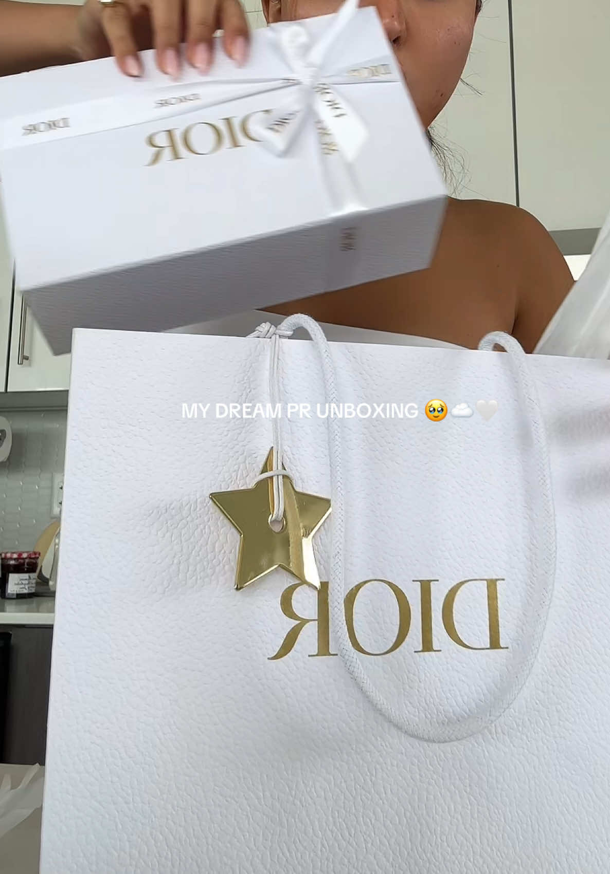 So greatful atm ☁️🤍🥹 @Diorbeauty thank you!! #pr #dresmpr #diorbeauty #diorbeautyunboxing #driomakeup #prunboxing #manefestation #keepposting #forthegirls #fyp