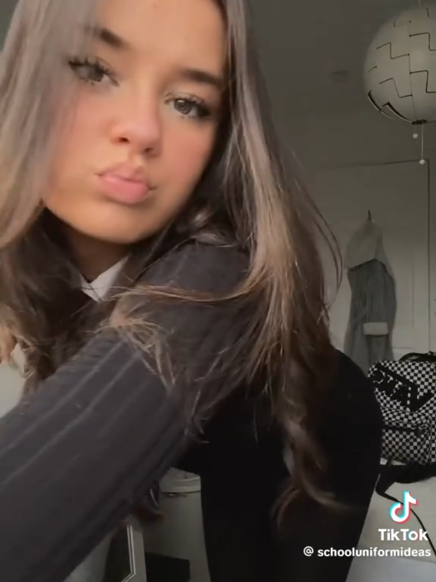 #skirt #fup #fypage #fyp #attractive #hot #cute #blowup #parati #paratiiiiiiiiiiiiiiiiiiiiiiiiiiiiiii #lipsync #makemefamous #makeup #blowthisupforme #song  #girl #schoolgirl #schoolunifrom #tights #brownhair 