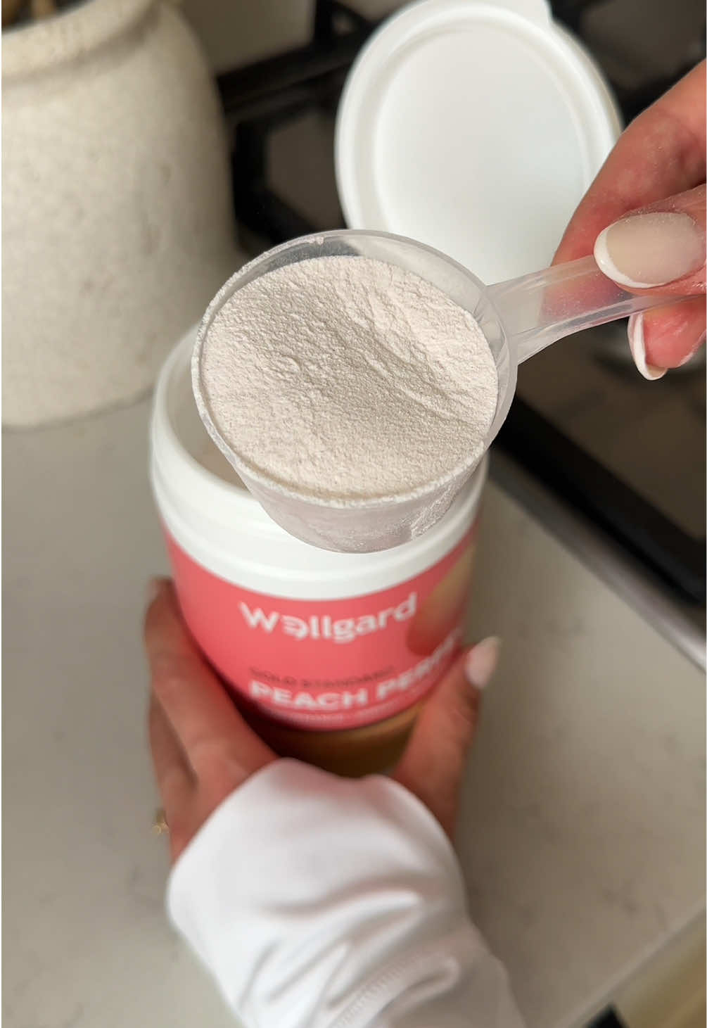 An essential to anyone who lifts 🍑✨ #creatine #gymgirls #collagen #peachperfect 