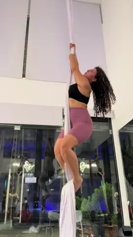More satisfying than the splits 💫 #progress #aerialsilks #aerialgymnastics #aerialsports 