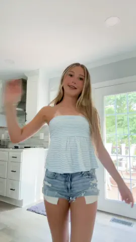 love this top#fyp#Summer#blonde#tanlines#foryou#fypシ #enewton#trendy#countrymusic #godlovesyou 