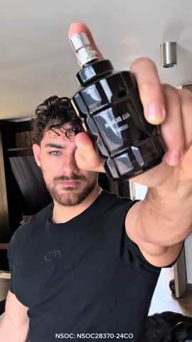 All Black de @cyzone_oficial es infaltable para empezar mi día 👊🏼 y mi favorito para esos momentos especiales 🍾 #CyzoneAllBlack #perfumescyzone #publicidad 