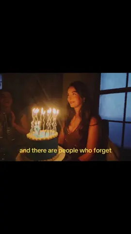 não quero crescer mais. aprender coisas novas, mas esquecer das mais importantes #birthday#aniversario#seventeen#perksofbeingawallflower#17#fyp#trend