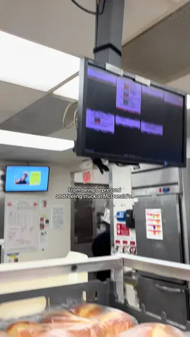 this is ur sign to switch careers ✨💞 @Breanna Kaline #fyp #worklife #mcdonalds #dentalhumor #dentalassistant #dentaltok #mcdonaldsmanager #mcdonaldsworker #mcd #efda 