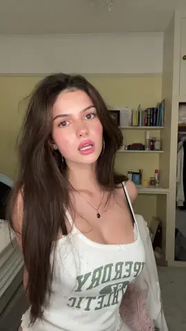 straight hair whos this