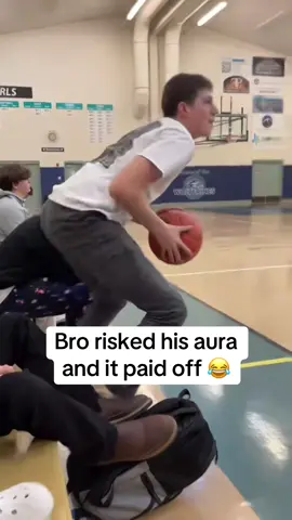 During the assembly 🔥 (via _jusjjack/IG) #basketball #trickshott #school 