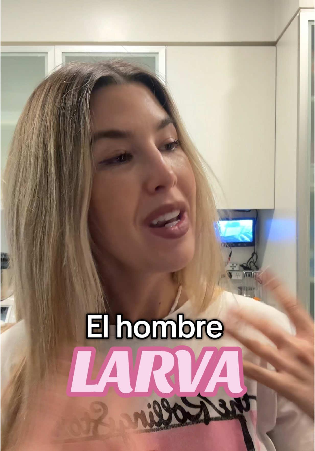 El hombre larva ataca denuevo 