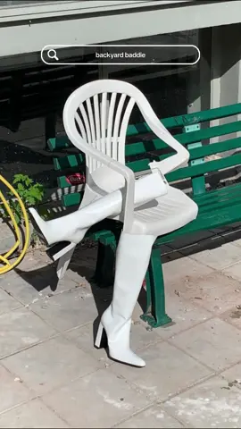 why does this chair have more style than me? 😩🪑👢 #StreetStyle #BeautyTok #fashiontiktok #OOTD #balenciaga #stylish #modeloffduty #statementpiece 