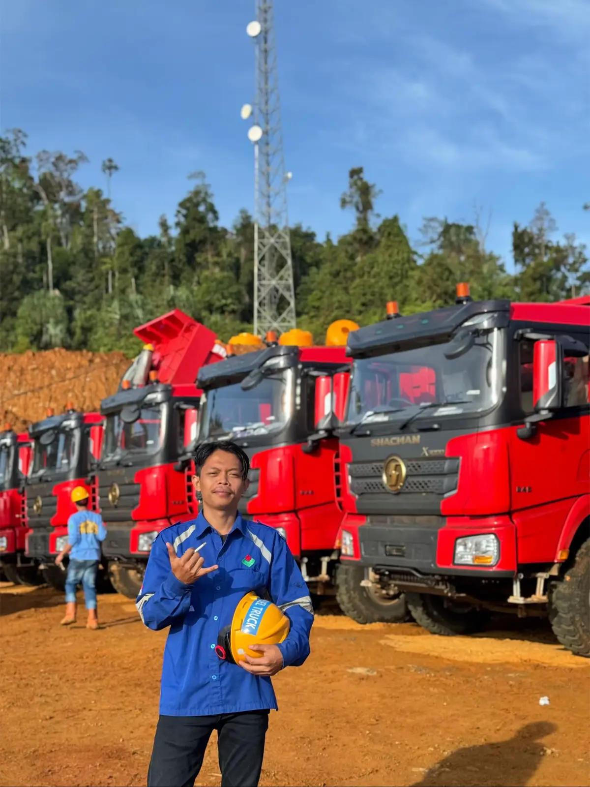 Tidak heran lagi kalau di dunia pekerjaan banyak yang cari MUKA😅#shacman #x3000 #driverstory #storytambang #trending #TikTok #fypシ #fyp #🥀🥀🥀 