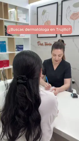 ¿Buscas una dermatóloga en Trujillo? ✨ Así es una consulta con la Dra. Tania, especialista en dermatología clínica, quirúrgica y estética. 💛 #dermatologiaestetica #dermatologia #trujillo