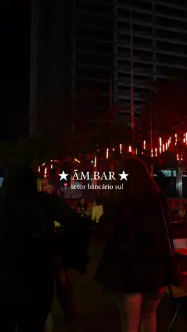 vem comigo conhecer um dos lugares mais incríveis para curtir um bom date de amigas (ou com seu amor tb) aqui em bsb🍸💓 🪩  o @ambar.bsb fica no setor bancário sul e é um listening bar criativo que reúne o melhor dos bons drinks e gastronomia sempre com uma programação diversa, com muita cultura e boa música :)))))) um salve pra galera do standup comedy que deixou a nossa experiência cheia de boas risadas #ideiadedate #brasiliadf #brasilia #df #review #lugaresembrasilia #dicasbsb #bar #datedeamigas 