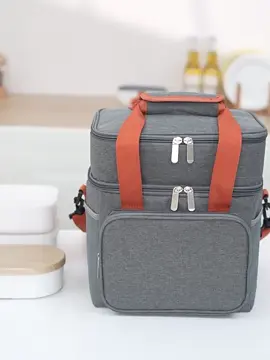 Descrição do Produto: ✨ Características Principais: - Bolsa termica com grande capacidade, ideal para levar alimentos. - Design expansível para maior variedade de itens. - Estrutura dupla camada para isolamento térmico eficaz. ✨ Benefícios: Esta lancheira termica oferece versatilidade e funcionalidade. Com capacidade generosa, suporta diversos alimentos. A expansibilidade permite encher com mais itens. A dupla camada garante que os alimentos permaneçam frescos por mais tempo. Perfeita para quem busca praticidade no dia a dia. ✨ Informações Adicionais: A bolsa termica é projetada para durabilidade e eficiência. Sua construção dupla camada é essencial para manter a temperatura dos alimentos. Ideal para levar lanches ou refeições durante o dia.