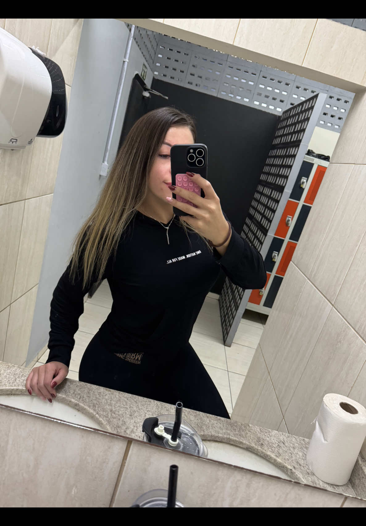 Quando me perguntam meu gosto musical já mostro logo essa pedrada 🥰💃🎧💃💃💃💃💃💃💃💃💃 Instgr @paulaprado556  Boua noiteeee gente linda 🥰