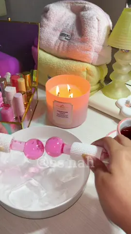 Banho premium: edição especial dia dos namorados ❤️💌🍰🫧🍓 aquela rotina bem completa com direito a depilação facial até retoque da raiz com tinta. ( produtos Bath and Body Works champagne toast vela, hidratante, body splash e gel de banho da loja @Rare Imports Beauty; linha Elseve linha dos sonhos @lorealparis_brasil e máscara Elseve bond repair) #banhopremium #showertok #autocuidado #ValentinesDay #diadosnamorados #banho #routine #rotina #SelfCare #selflove #skincare #bodycare #haircare #cabelo #glassskin #cheirosa #beleza #beauty #vanity #relaxingvideos #cleangirl #lorealparis #hidrabene #fenty #laneige #gillettevenus #perfumaria #girly #cleangirl #softgirl #girltherapy #tangleteezer #cozy #pinkgirl #aesthetic #asmr #daily #nightroutine #principia #labotrat 