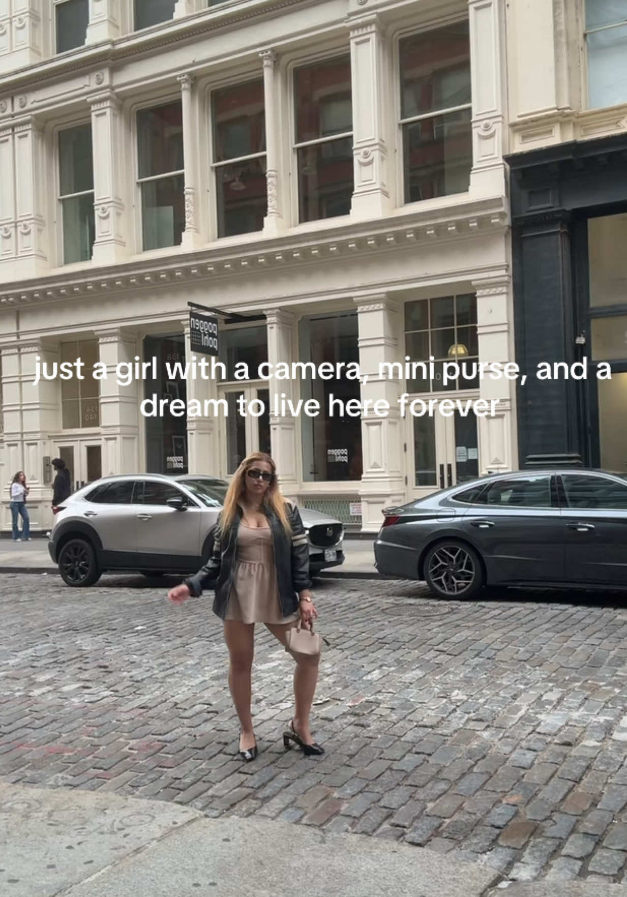 I respect the crashout behind me #nyc #soho #fyp #OOTD #girlhood #contentcreator #real #microinfluencer #postgrad #fyp #foryou #fyp 