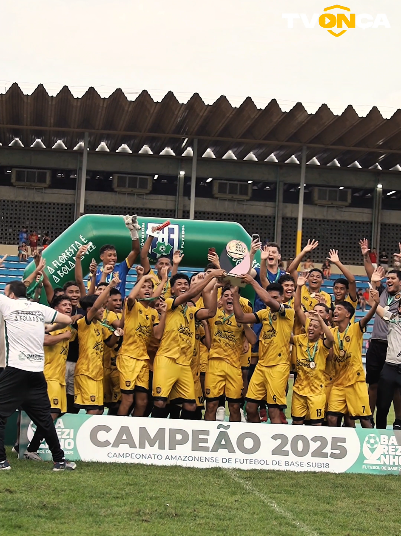 #TBT de conquista! 🟡⚫️ No último domingo (8) nosso sub-18 bateu o Manauara por 4 a 2 e faturou o primeiro Barezinho da categoria na história. É A ONÇA! 🐆🏆 📽 Rodrigo Gabriel/AMFC 