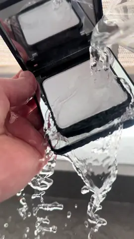 This powder is soooooo good 🥰 #carslan #carslanmy #powdercake #makeup #beauty #makeuptutorials #carslancrushbrnadday #carslansummermameup #fyp #makeupmalaysia #compactpowder #foryou #beautytips #maksuptips 